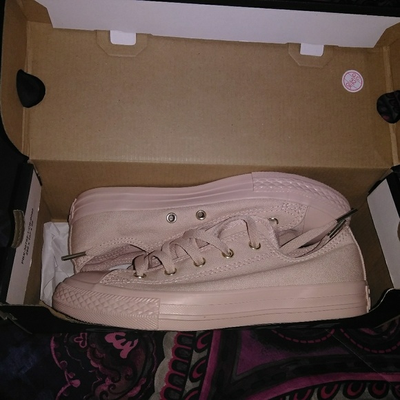 Blush Converse - Picture 3 of 3